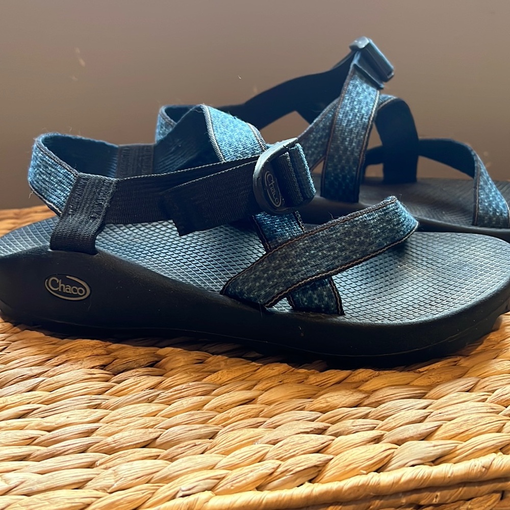 Mens Chaco sandals, size 11